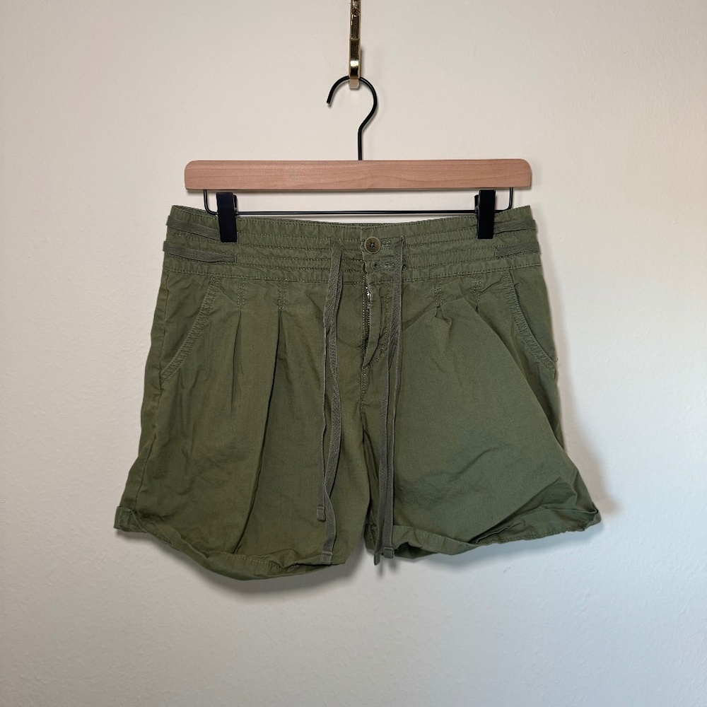 Banana Republic Shorts Women's Size 2 Green Tie Waist Cuffed Shorts